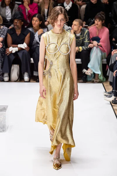 Look 18